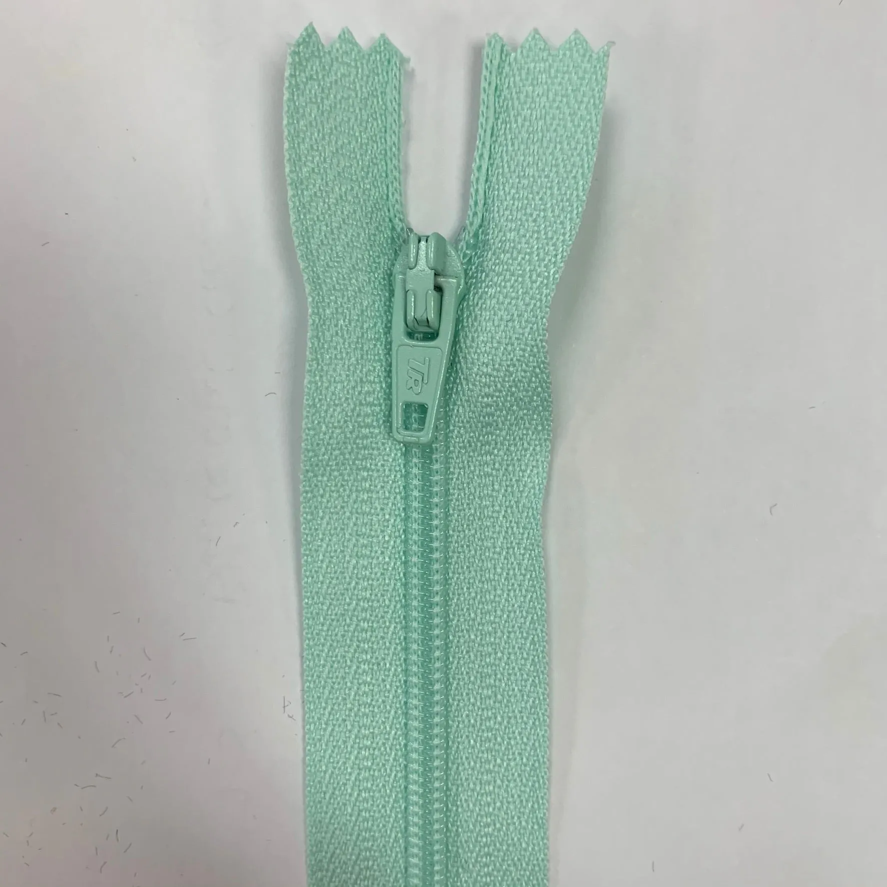 22" / 55cm Nylon Zip  - Select Colour New