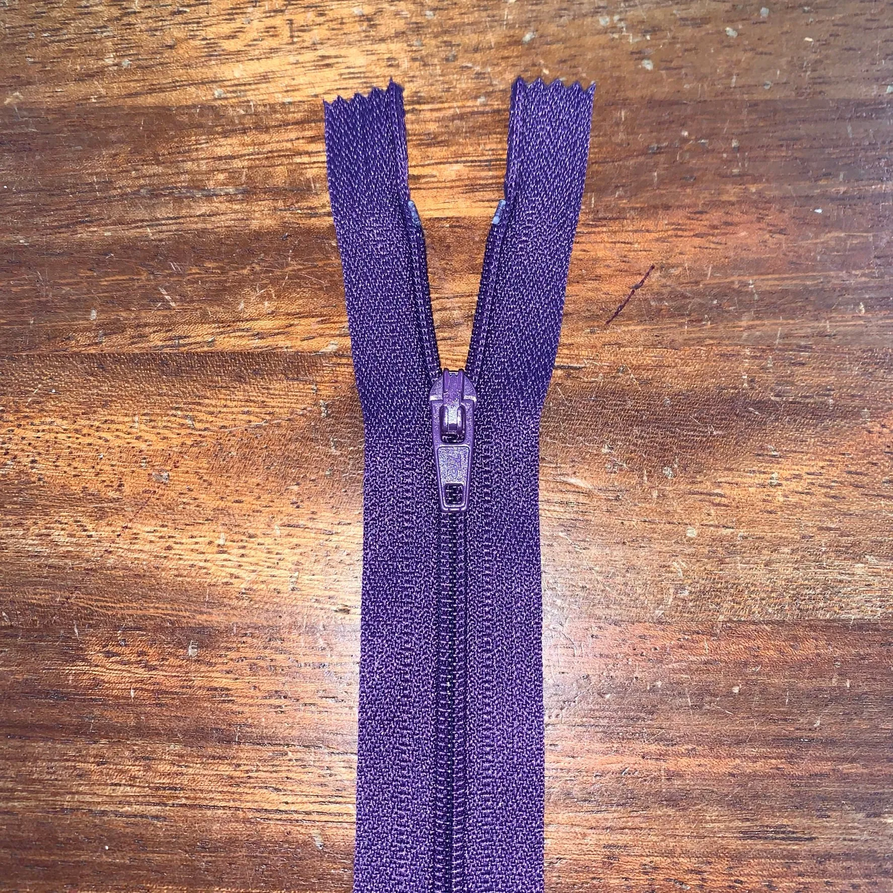 22" / 55cm Nylon Zip  - Select Colour New