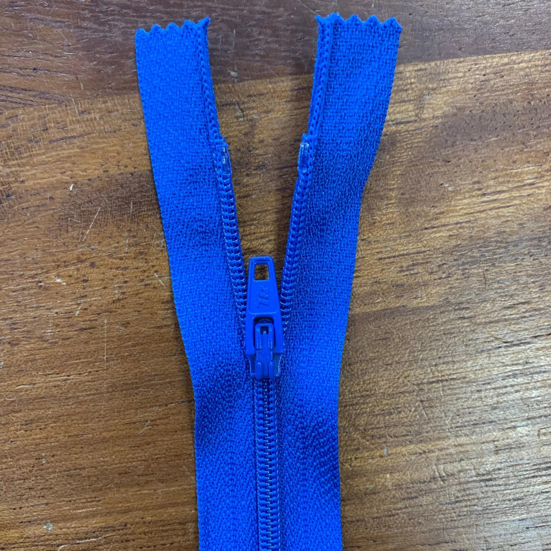 22" / 55cm Nylon Zip  - Select Colour New