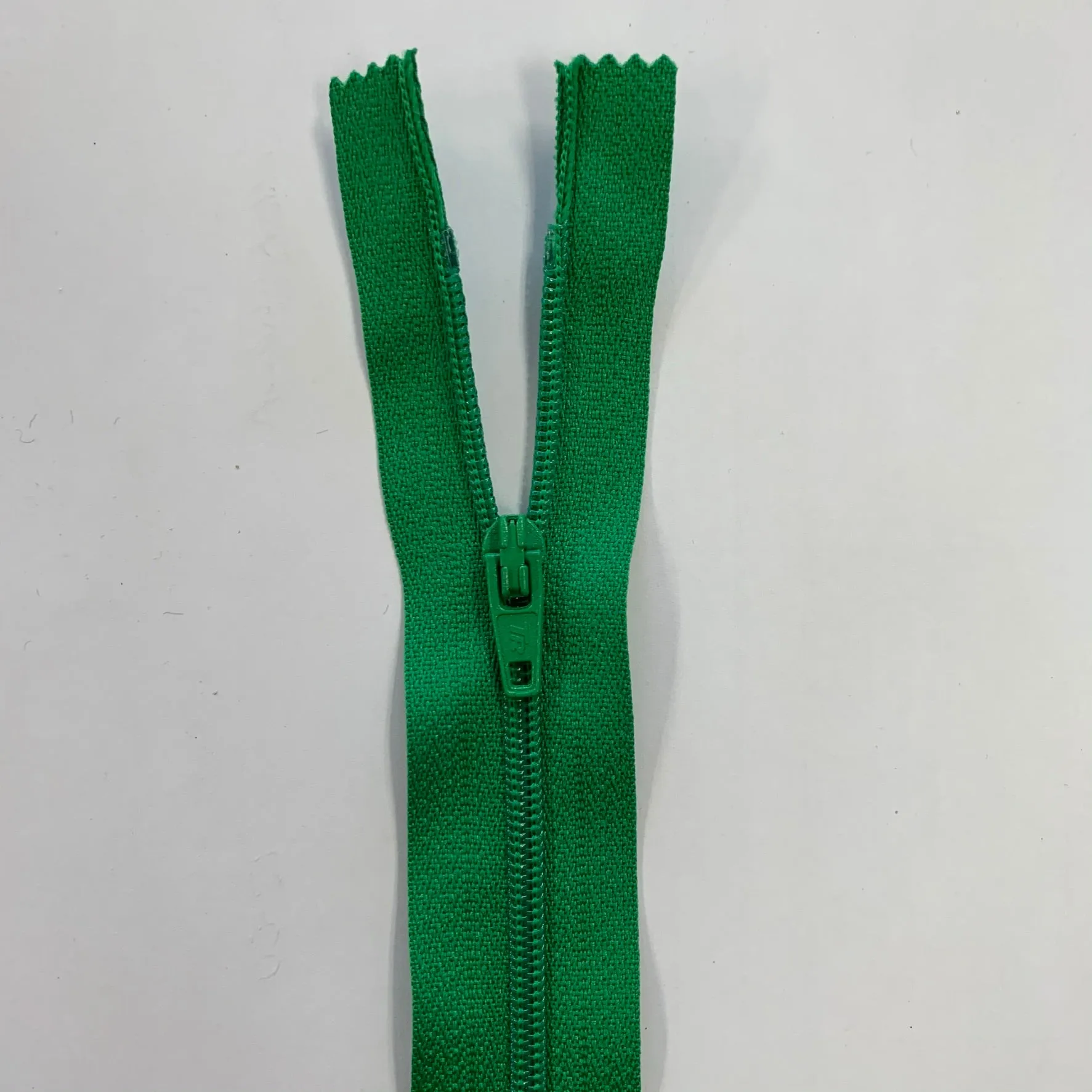 22" / 55cm Nylon Zip  - Select Colour New