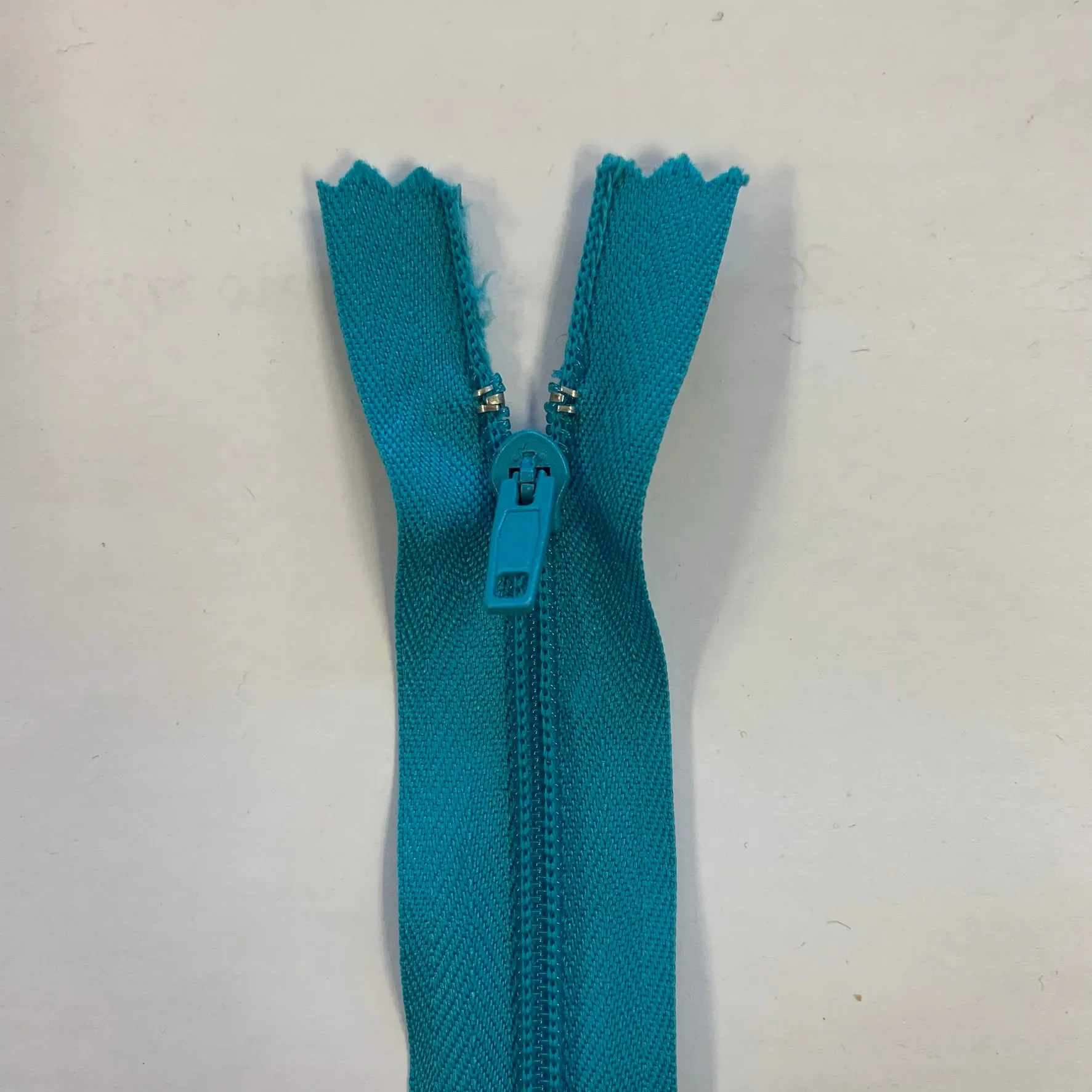 22" / 55cm Nylon Zip  - Select Colour New
