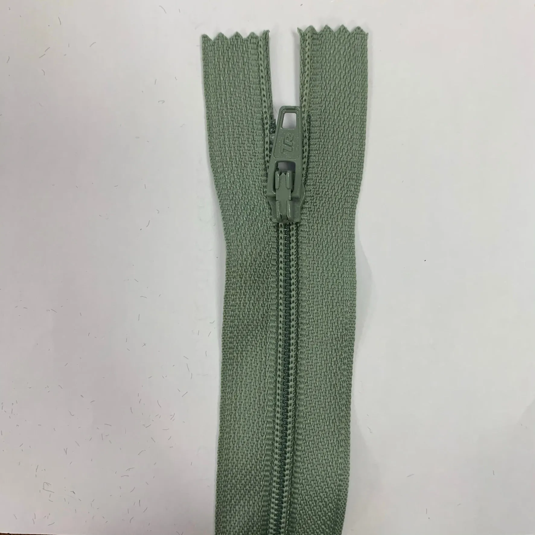 22" / 55cm Nylon Zip  - Select Colour New