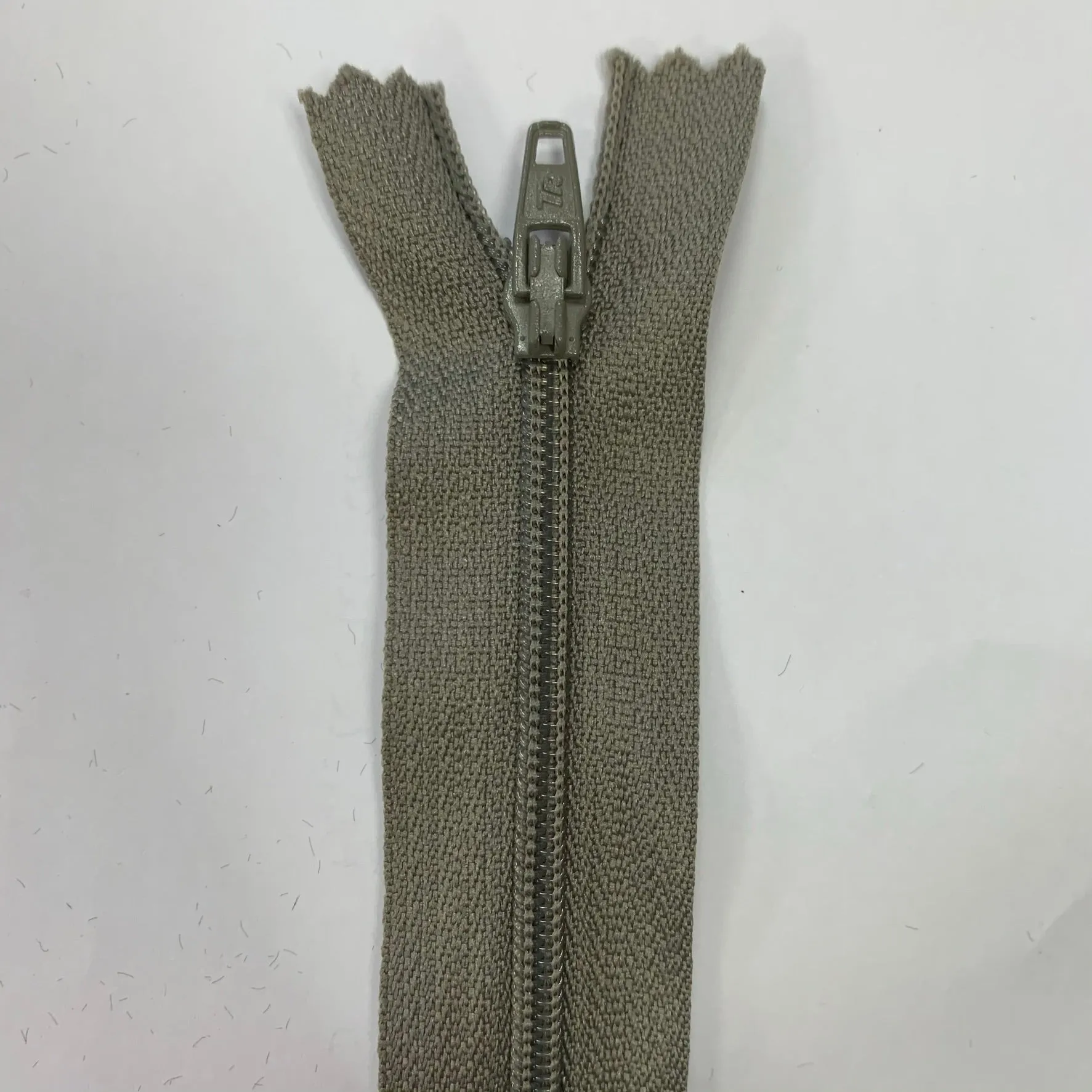 22" / 55cm Nylon Zip  - Select Colour New
