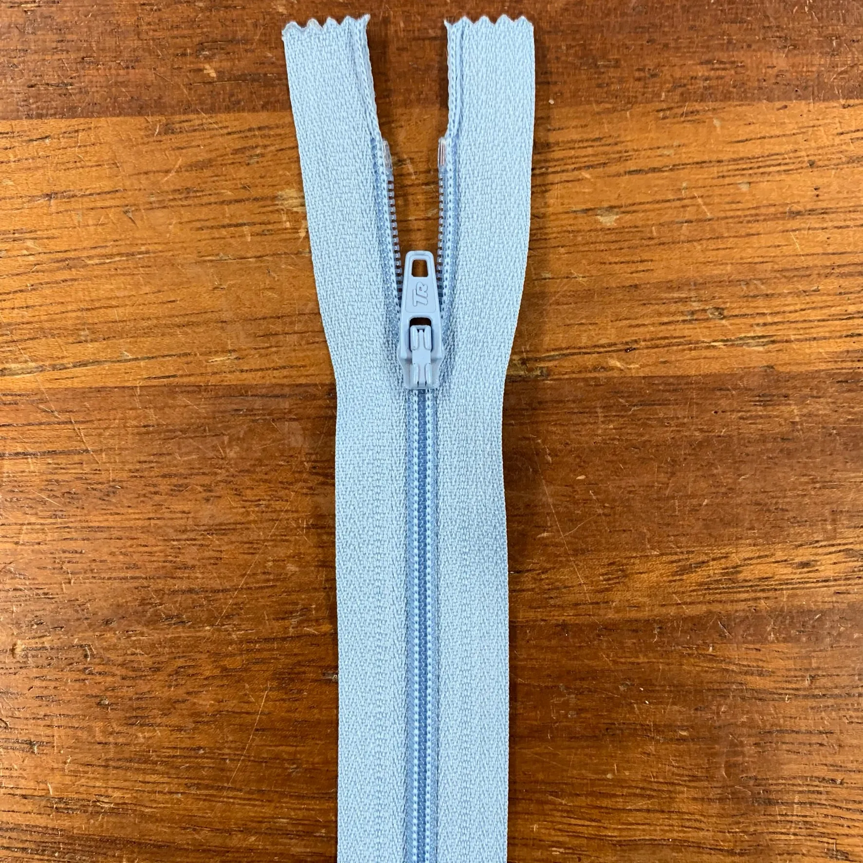 22" / 55cm Nylon Zip  - Select Colour New