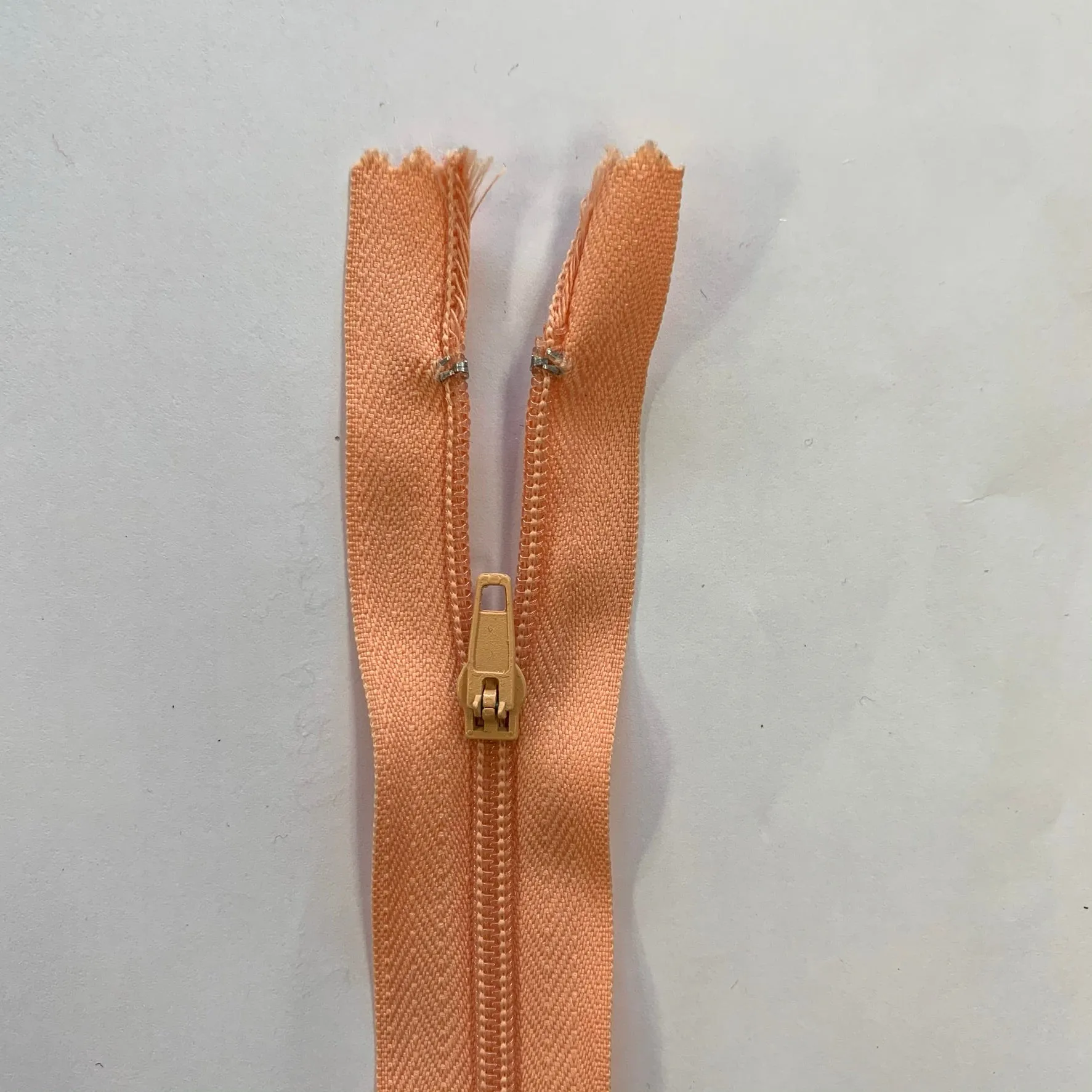 22" / 55cm Nylon Zip  - Select Colour New