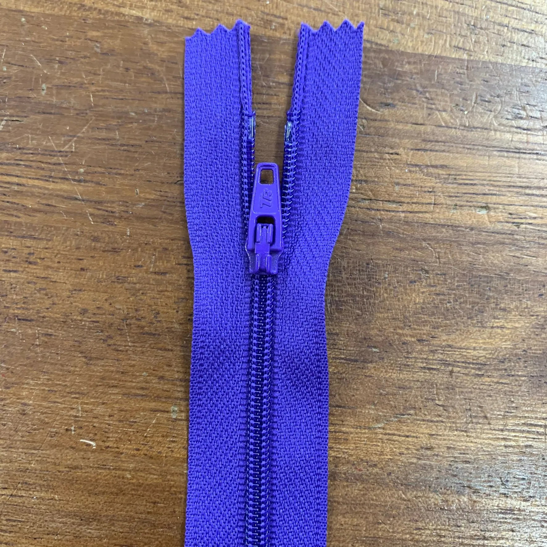 22" / 55cm Nylon Zip  - Select Colour New