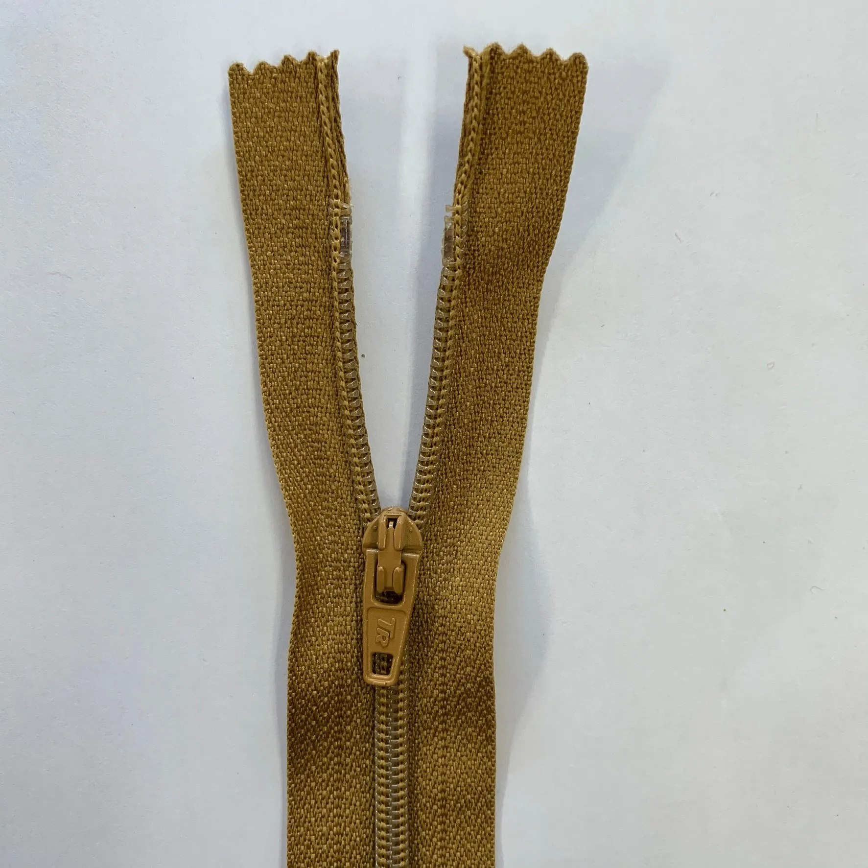 22" / 55cm Nylon Zip  - Select Colour New