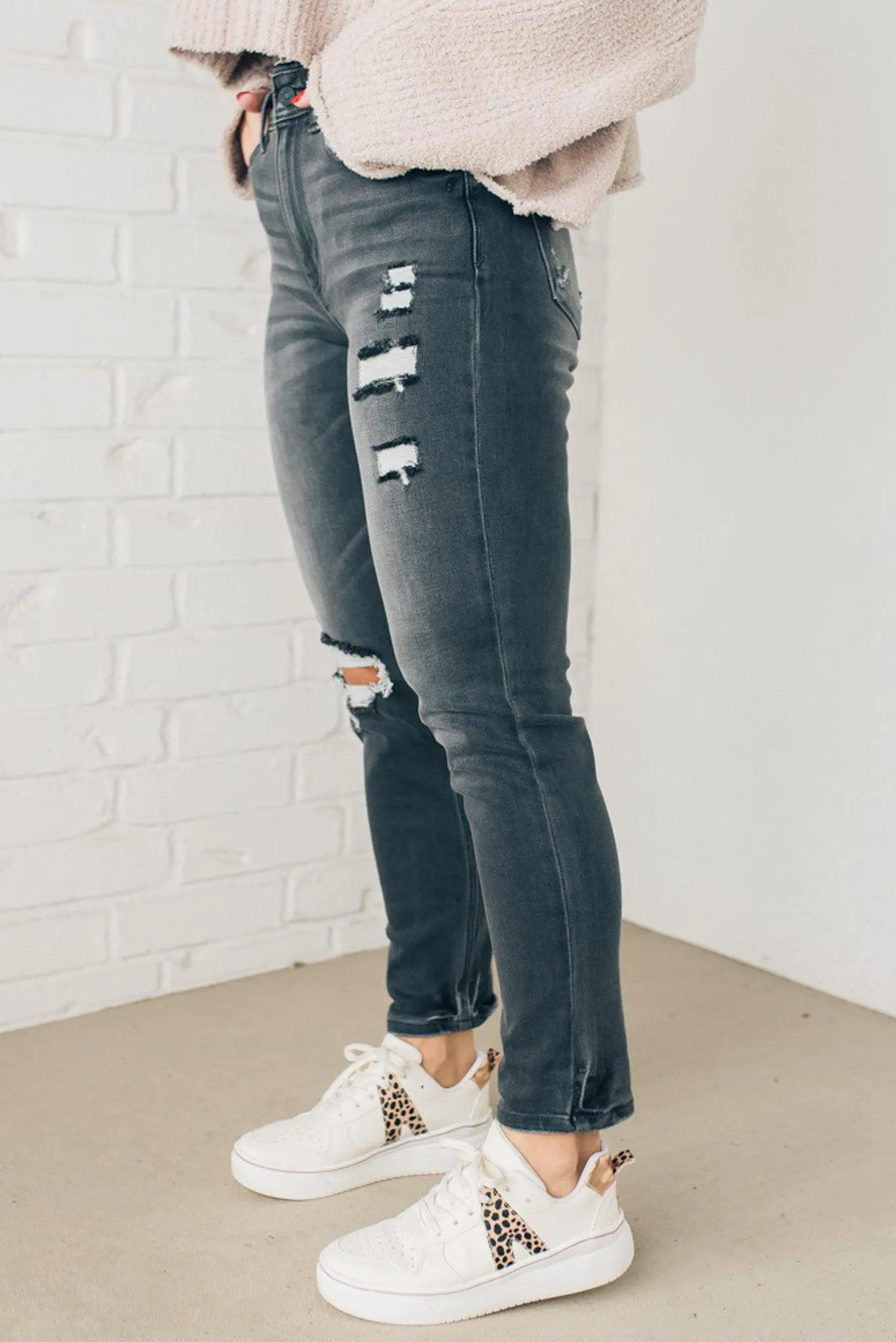 Daphne Distressed Mom Jeans